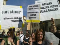 Demonstrace proti působení Ladislava Bátory na MŠMT