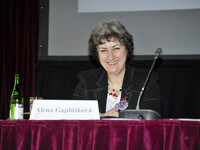 Místopředsedkyně Senátu Alena Gajdůšková Místopředsedkyně Senátu Alena Gajdůšková