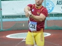 "Volím změnu, volím ženu." Lukáš Melich, hod kladivem "Volím změnu, volím ženu." Lukáš Melich, hod kladivem