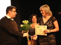 Předání ocenění vítězce soutěže Nadějná politička Janě Vildumetzové Předání ocenění vítězce soutěže Nadějná politička Janě Vildumetzové